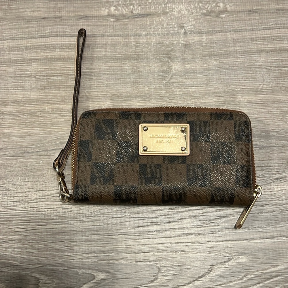 EUC Michael Kors Wrist Wallet